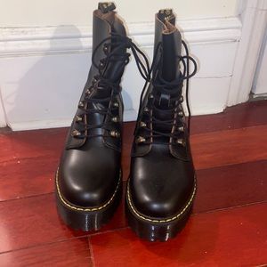Dr Martens Leona Boot
